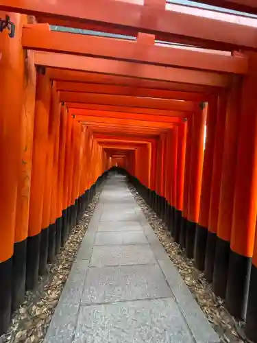 伏見稲荷大社の{uncategorized: "未分類", other: "その他", undefined: "問題あり", building: "その他建物", grave: "お墓", sacred_gate: "鳥居", guardian: "狛犬", statue: "像", buddha: "仏像", history: "歴史", nature: "自然", garden: "庭園", animal: "動物", pagoda: "塔", temizu: "手水舎", mountain_gate: "山門・神門", sanctuary: "本殿・本堂", subordinate: "末社・摂社", art: "芸術", scenery: "景色", jizo: "地蔵", ema: "絵馬", goshuin: "御朱印", omikuji: "おみくじ", items: "授与品その他", amulet: "お守り", goshuincho: "御朱印帳", eats: "食事", festival: "お祭り", votive_dance: "神楽", shichigosan: "七五三参", wedding: "結婚式", experience: "体験その他", initially: "初詣", around: "周辺", anti_infection: "感染症対策"}