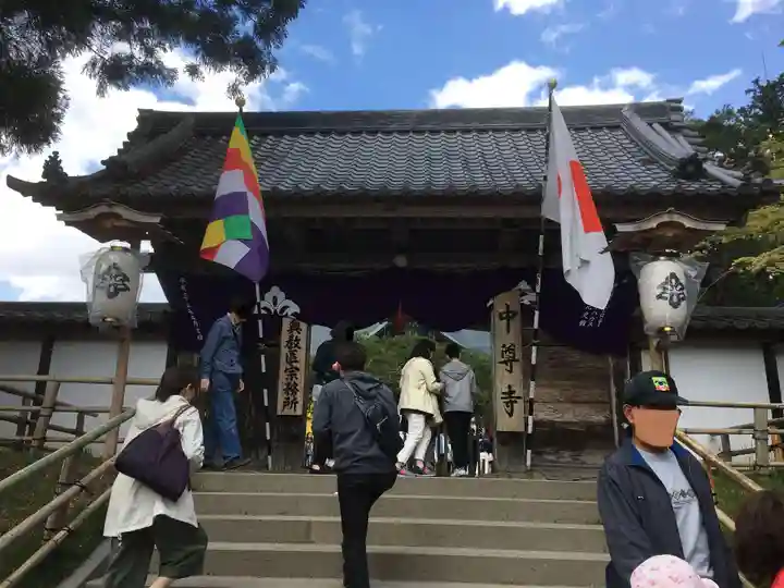 中尊寺の山門・神門