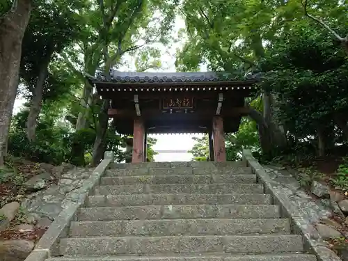 能満寺の山門