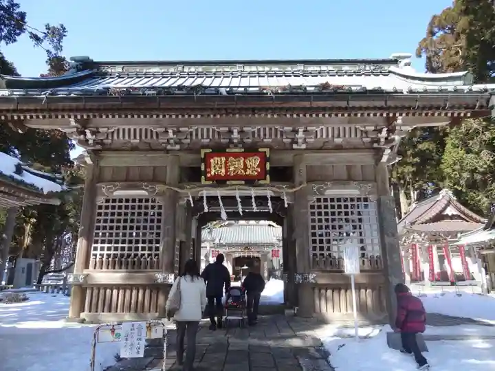 久遠寺の山門・神門