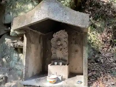 不動尊（布引の滝）の仏像