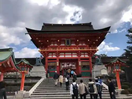 伏見稲荷大社の山門・神門