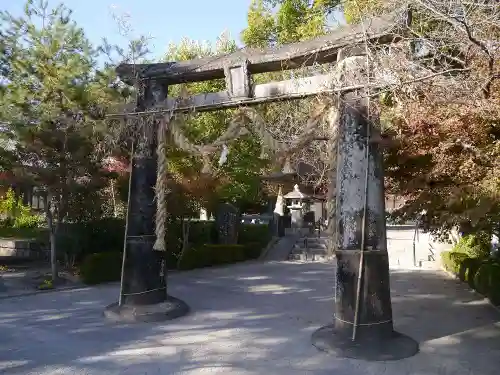 與止日女神社の鳥居