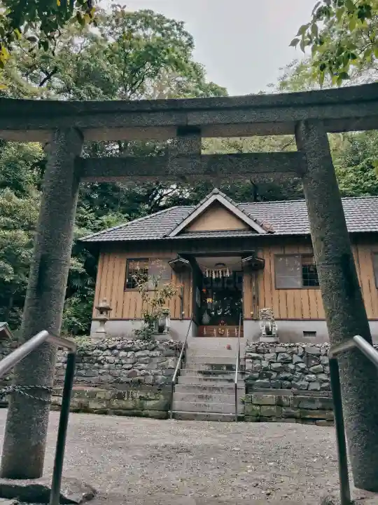 高茶屋神社の{uncategorized: "未分類", other: "その他", undefined: "問題あり", building: "その他建物", grave: "お墓", sacred_gate: "鳥居", guardian: "狛犬", statue: "像", buddha: "仏像", history: "歴史", nature: "自然", garden: "庭園", animal: "動物", pagoda: "塔", temizu: "手水舎", mountain_gate: "山門・神門", sanctuary: "本殿・本堂", subordinate: "末社・摂社", art: "芸術", scenery: "景色", jizo: "地蔵", ema: "絵馬", goshuin: "御朱印", omikuji: "おみくじ", items: "授与品その他", amulet: "お守り", goshuincho: "御朱印帳", eats: "食事", festival: "お祭り", votive_dance: "神楽", shichigosan: "七五三参", wedding: "結婚式", experience: "体験その他", initially: "初詣", around: "周辺", anti_infection: "感染症対策"}