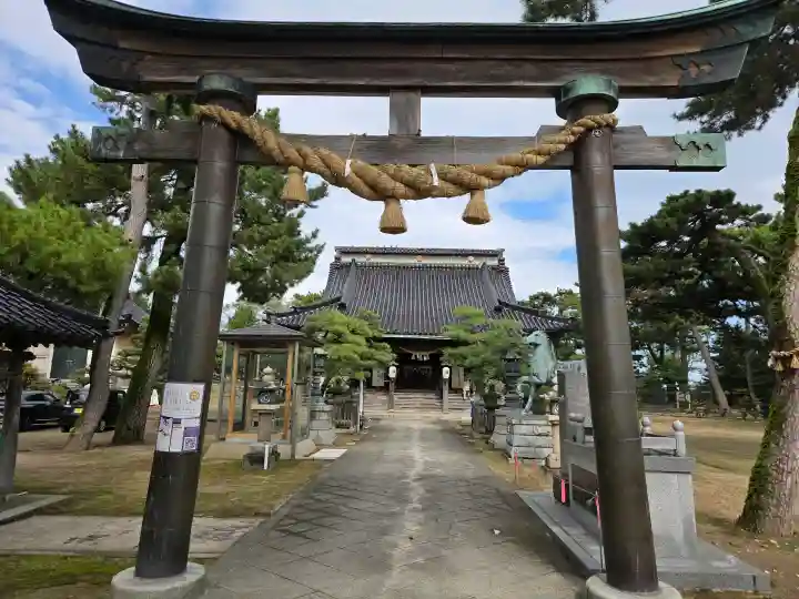 放生津八幡宮の{uncategorized: "未分類", other: "その他", undefined: "問題あり", building: "その他建物", grave: "お墓", sacred_gate: "鳥居", guardian: "狛犬", statue: "像", buddha: "仏像", history: "歴史", nature: "自然", garden: "庭園", animal: "動物", pagoda: "塔", temizu: "手水舎", mountain_gate: "山門・神門", sanctuary: "本殿・本堂", subordinate: "末社・摂社", art: "芸術", scenery: "景色", jizo: "地蔵", ema: "絵馬", goshuin: "御朱印", omikuji: "おみくじ", items: "授与品その他", amulet: "お守り", goshuincho: "御朱印帳", eats: "食事", festival: "お祭り", votive_dance: "神楽", shichigosan: "七五三参", wedding: "結婚式", experience: "体験その他", initially: "初詣", around: "周辺", anti_infection: "感染症対策"}