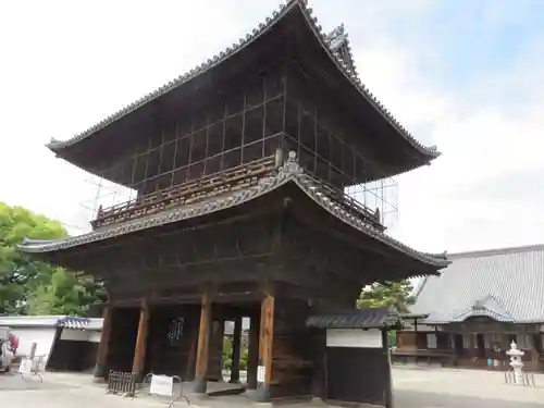 建中寺の山門