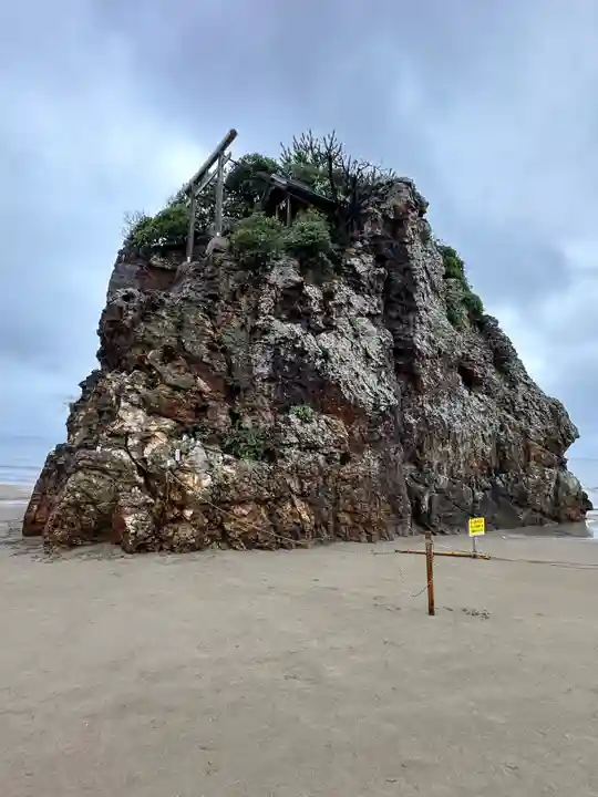 稲佐の浜 弁天島(島根県)