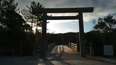 伊勢神宮内宮（皇大神宮）の{uncategorized: "未分類", other: "その他", undefined: "問題あり", building: "その他建物", grave: "お墓", sacred_gate: "鳥居", guardian: "狛犬", statue: "像", buddha: "仏像", history: "歴史", nature: "自然", garden: "庭園", animal: "動物", pagoda: "塔", temizu: "手水舎", mountain_gate: "山門・神門", sanctuary: "本殿・本堂", subordinate: "末社・摂社", art: "芸術", scenery: "景色", jizo: "地蔵", ema: "絵馬", goshuin: "御朱印", omikuji: "おみくじ", items: "授与品その他", amulet: "お守り", goshuincho: "御朱印帳", eats: "食事", festival: "お祭り", votive_dance: "神楽", shichigosan: "七五三参", wedding: "結婚式", experience: "体験その他", initially: "初詣", around: "周辺", anti_infection: "感染症対策"}
