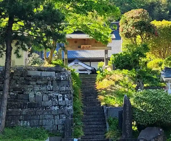 観音寺の{uncategorized: "未分類", other: "その他", undefined: "問題あり", building: "その他建物", grave: "お墓", sacred_gate: "鳥居", guardian: "狛犬", statue: "像", buddha: "仏像", history: "歴史", nature: "自然", garden: "庭園", animal: "動物", pagoda: "塔", temizu: "手水舎", mountain_gate: "山門・神門", sanctuary: "本殿・本堂", subordinate: "末社・摂社", art: "芸術", scenery: "景色", jizo: "地蔵", ema: "絵馬", goshuin: "御朱印", omikuji: "おみくじ", items: "授与品その他", amulet: "お守り", goshuincho: "御朱印帳", eats: "食事", festival: "お祭り", votive_dance: "神楽", shichigosan: "七五三参", wedding: "結婚式", experience: "体験その他", initially: "初詣", around: "周辺", anti_infection: "感染症対策"}