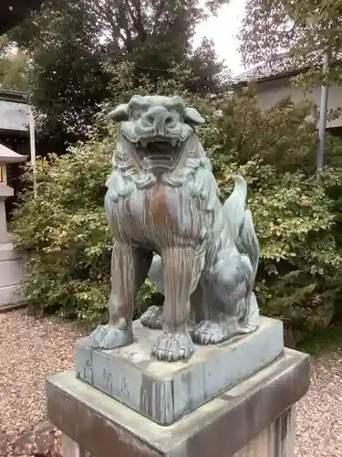 溝旗神社（肇國神社）の狛犬