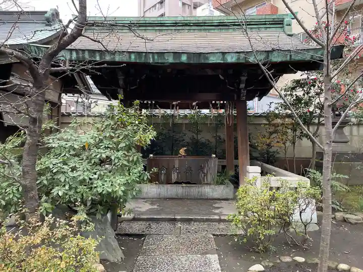 小野照崎神社の手水舎