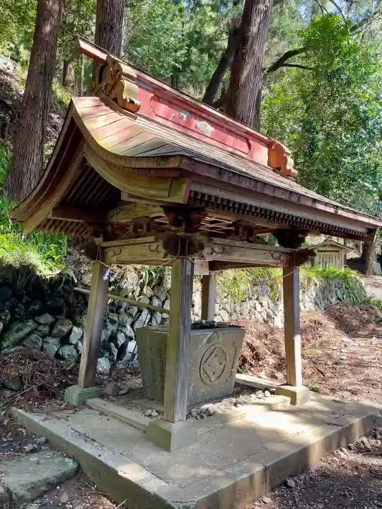 與瀬神社(与瀬神社)の{uncategorized: "未分類", other: "その他", undefined: "問題あり", building: "その他建物", grave: "お墓", sacred_gate: "鳥居", guardian: "狛犬", statue: "像", buddha: "仏像", history: "歴史", nature: "自然", garden: "庭園", animal: "動物", pagoda: "塔", temizu: "手水舎", mountain_gate: "山門・神門", sanctuary: "本殿・本堂", subordinate: "末社・摂社", art: "芸術", scenery: "景色", jizo: "地蔵", ema: "絵馬", goshuin: "御朱印", omikuji: "おみくじ", items: "授与品その他", amulet: "お守り", goshuincho: "御朱印帳", eats: "食事", festival: "お祭り", votive_dance: "神楽", shichigosan: "七五三参", wedding: "結婚式", experience: "体験その他", initially: "初詣", around: "周辺", anti_infection: "感染症対策"}
