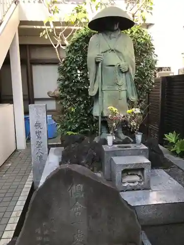 金蔵寺の像