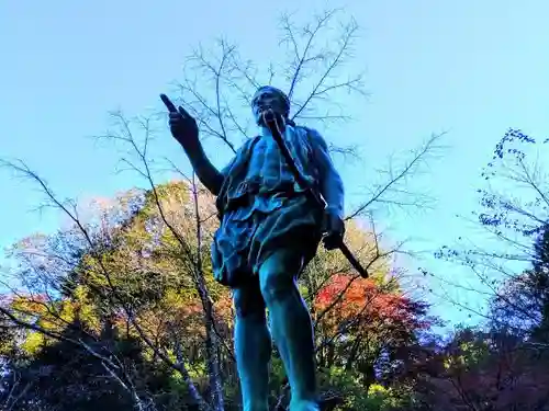 八幡神社松平東照宮の像