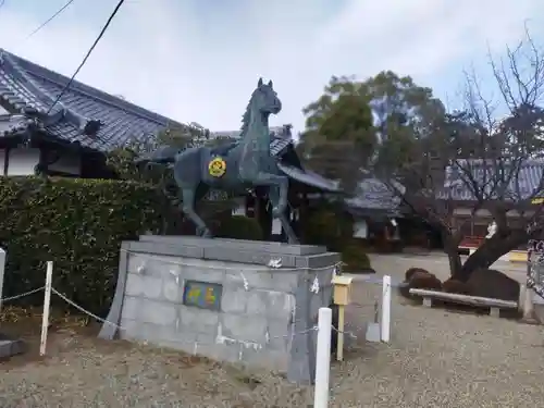 百済王神社の像