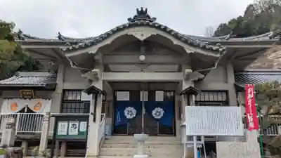 龍岡寺の本殿・本堂