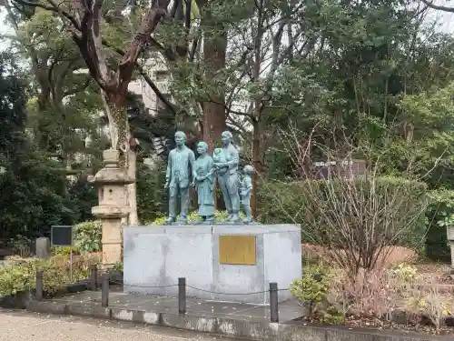 靖國神社の{uncategorized: "未分類", other: "その他", undefined: "問題あり", building: "その他建物", grave: "お墓", sacred_gate: "鳥居", guardian: "狛犬", statue: "像", buddha: "仏像", history: "歴史", nature: "自然", garden: "庭園", animal: "動物", pagoda: "塔", temizu: "手水舎", mountain_gate: "山門・神門", sanctuary: "本殿・本堂", subordinate: "末社・摂社", art: "芸術", scenery: "景色", jizo: "地蔵", ema: "絵馬", goshuin: "御朱印", omikuji: "おみくじ", items: "授与品その他", amulet: "お守り", goshuincho: "御朱印帳", eats: "食事", festival: "お祭り", votive_dance: "神楽", shichigosan: "七五三参", wedding: "結婚式", experience: "体験その他", initially: "初詣", around: "周辺", anti_infection: "感染症対策"}