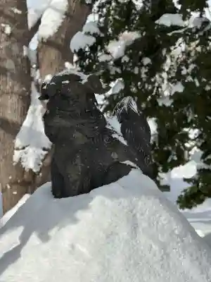 新琴似神社の{uncategorized: "未分類", other: "その他", undefined: "問題あり", building: "その他建物", grave: "お墓", sacred_gate: "鳥居", guardian: "狛犬", statue: "像", buddha: "仏像", history: "歴史", nature: "自然", garden: "庭園", animal: "動物", pagoda: "塔", temizu: "手水舎", mountain_gate: "山門・神門", sanctuary: "本殿・本堂", subordinate: "末社・摂社", art: "芸術", scenery: "景色", jizo: "地蔵", ema: "絵馬", goshuin: "御朱印", omikuji: "おみくじ", items: "授与品その他", amulet: "お守り", goshuincho: "御朱印帳", eats: "食事", festival: "お祭り", votive_dance: "神楽", shichigosan: "七五三参", wedding: "結婚式", experience: "体験その他", initially: "初詣", around: "周辺", anti_infection: "感染症対策"}