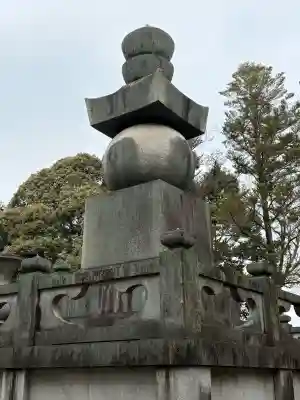 豊国廟（豊国神社飛地境内）の{uncategorized: "未分類", other: "その他", undefined: "問題あり", building: "その他建物", grave: "お墓", sacred_gate: "鳥居", guardian: "狛犬", statue: "像", buddha: "仏像", history: "歴史", nature: "自然", garden: "庭園", animal: "動物", pagoda: "塔", temizu: "手水舎", mountain_gate: "山門・神門", sanctuary: "本殿・本堂", subordinate: "末社・摂社", art: "芸術", scenery: "景色", jizo: "地蔵", ema: "絵馬", goshuin: "御朱印", omikuji: "おみくじ", items: "授与品その他", amulet: "お守り", goshuincho: "御朱印帳", eats: "食事", festival: "お祭り", votive_dance: "神楽", shichigosan: "七五三参", wedding: "結婚式", experience: "体験その他", initially: "初詣", around: "周辺", anti_infection: "感染症対策"}