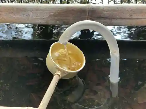 大井俣窪八幡神社の手水舎
