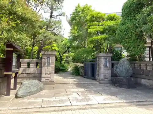 寳蓮寺の山門