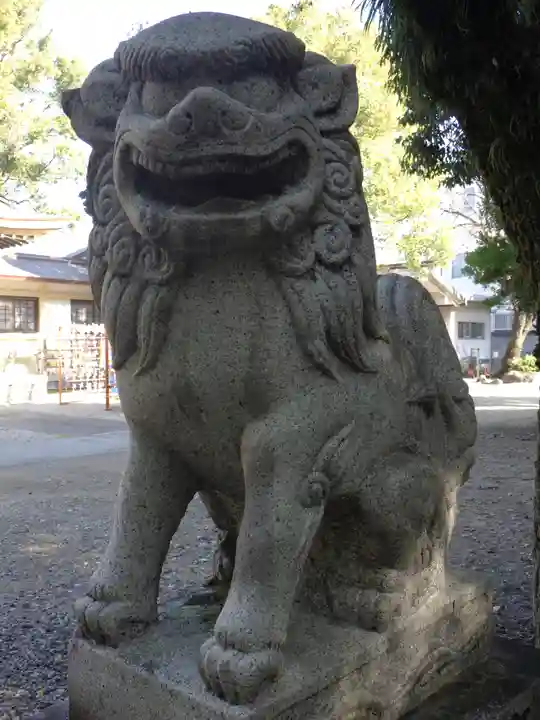 六所神社の狛犬