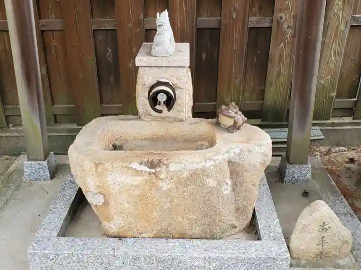 横屋八幡神社の手水舎