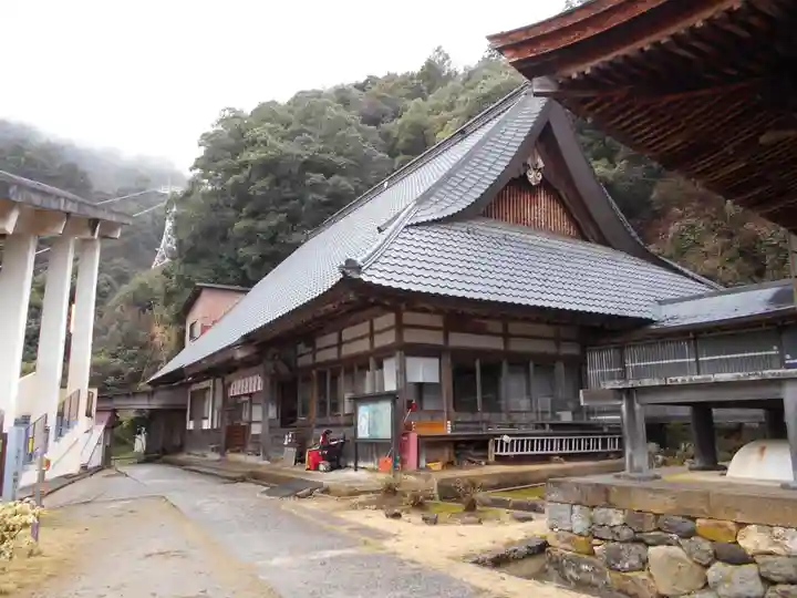 温泉寺の本殿・本堂