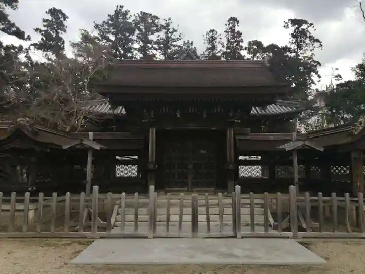 本山専修寺の山門・神門