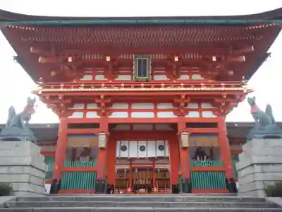 伏見稲荷大社の山門・神門