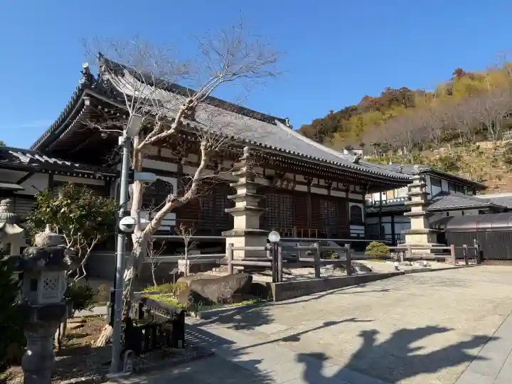 白雲庵の{uncategorized: "未分類", other: "その他", undefined: "問題あり", building: "その他建物", grave: "お墓", sacred_gate: "鳥居", guardian: "狛犬", statue: "像", buddha: "仏像", history: "歴史", nature: "自然", garden: "庭園", animal: "動物", pagoda: "塔", temizu: "手水舎", mountain_gate: "山門・神門", sanctuary: "本殿・本堂", subordinate: "末社・摂社", art: "芸術", scenery: "景色", jizo: "地蔵", ema: "絵馬", goshuin: "御朱印", omikuji: "おみくじ", items: "授与品その他", amulet: "お守り", goshuincho: "御朱印帳", eats: "食事", festival: "お祭り", votive_dance: "神楽", shichigosan: "七五三参", wedding: "結婚式", experience: "体験その他", initially: "初詣", around: "周辺", anti_infection: "感染症対策"}