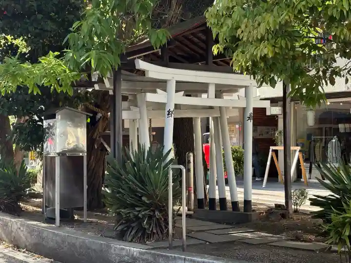 楠木大神の{uncategorized: "未分類", other: "その他", undefined: "問題あり", building: "その他建物", grave: "お墓", sacred_gate: "鳥居", guardian: "狛犬", statue: "像", buddha: "仏像", history: "歴史", nature: "自然", garden: "庭園", animal: "動物", pagoda: "塔", temizu: "手水舎", mountain_gate: "山門・神門", sanctuary: "本殿・本堂", subordinate: "末社・摂社", art: "芸術", scenery: "景色", jizo: "地蔵", ema: "絵馬", goshuin: "御朱印", omikuji: "おみくじ", items: "授与品その他", amulet: "お守り", goshuincho: "御朱印帳", eats: "食事", festival: "お祭り", votive_dance: "神楽", shichigosan: "七五三参", wedding: "結婚式", experience: "体験その他", initially: "初詣", around: "周辺", anti_infection: "感染症対策"}