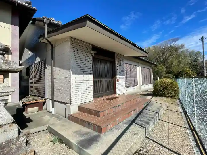 願成寺観音堂の{uncategorized: "未分類", other: "その他", undefined: "問題あり", building: "その他建物", grave: "お墓", sacred_gate: "鳥居", guardian: "狛犬", statue: "像", buddha: "仏像", history: "歴史", nature: "自然", garden: "庭園", animal: "動物", pagoda: "塔", temizu: "手水舎", mountain_gate: "山門・神門", sanctuary: "本殿・本堂", subordinate: "末社・摂社", art: "芸術", scenery: "景色", jizo: "地蔵", ema: "絵馬", goshuin: "御朱印", omikuji: "おみくじ", items: "授与品その他", amulet: "お守り", goshuincho: "御朱印帳", eats: "食事", festival: "お祭り", votive_dance: "神楽", shichigosan: "七五三参", wedding: "結婚式", experience: "体験その他", initially: "初詣", around: "周辺", anti_infection: "感染症対策"}