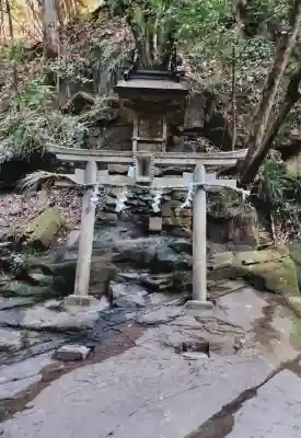 龍鎮神社の{uncategorized: "未分類", other: "その他", undefined: "問題あり", building: "その他建物", grave: "お墓", sacred_gate: "鳥居", guardian: "狛犬", statue: "像", buddha: "仏像", history: "歴史", nature: "自然", garden: "庭園", animal: "動物", pagoda: "塔", temizu: "手水舎", mountain_gate: "山門・神門", sanctuary: "本殿・本堂", subordinate: "末社・摂社", art: "芸術", scenery: "景色", jizo: "地蔵", ema: "絵馬", goshuin: "御朱印", omikuji: "おみくじ", items: "授与品その他", amulet: "お守り", goshuincho: "御朱印帳", eats: "食事", festival: "お祭り", votive_dance: "神楽", shichigosan: "七五三参", wedding: "結婚式", experience: "体験その他", initially: "初詣", around: "周辺", anti_infection: "感染症対策"}