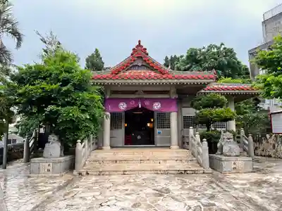 識名宮の本殿・本堂