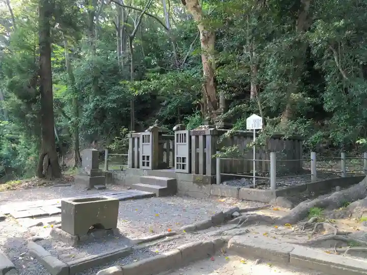 法華堂跡(源頼朝墓・北条義時墓)のお墓