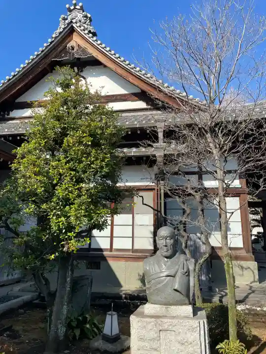 瑞円寺の{uncategorized: "未分類", other: "その他", undefined: "問題あり", building: "その他建物", grave: "お墓", sacred_gate: "鳥居", guardian: "狛犬", statue: "像", buddha: "仏像", history: "歴史", nature: "自然", garden: "庭園", animal: "動物", pagoda: "塔", temizu: "手水舎", mountain_gate: "山門・神門", sanctuary: "本殿・本堂", subordinate: "末社・摂社", art: "芸術", scenery: "景色", jizo: "地蔵", ema: "絵馬", goshuin: "御朱印", omikuji: "おみくじ", items: "授与品その他", amulet: "お守り", goshuincho: "御朱印帳", eats: "食事", festival: "お祭り", votive_dance: "神楽", shichigosan: "七五三参", wedding: "結婚式", experience: "体験その他", initially: "初詣", around: "周辺", anti_infection: "感染症対策"}
