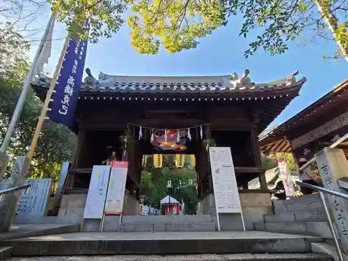 艮神社の山門・神門