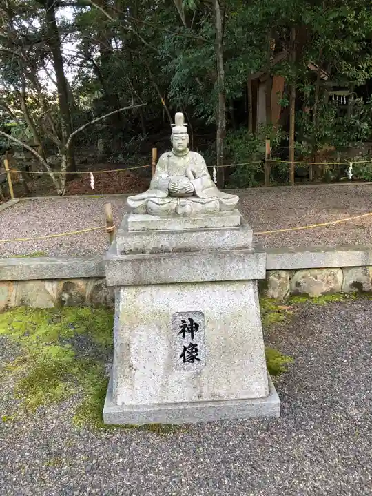 川田神社の像