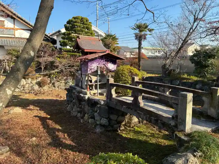 神光院の{uncategorized: "未分類", other: "その他", undefined: "問題あり", building: "その他建物", grave: "お墓", sacred_gate: "鳥居", guardian: "狛犬", statue: "像", buddha: "仏像", history: "歴史", nature: "自然", garden: "庭園", animal: "動物", pagoda: "塔", temizu: "手水舎", mountain_gate: "山門・神門", sanctuary: "本殿・本堂", subordinate: "末社・摂社", art: "芸術", scenery: "景色", jizo: "地蔵", ema: "絵馬", goshuin: "御朱印", omikuji: "おみくじ", items: "授与品その他", amulet: "お守り", goshuincho: "御朱印帳", eats: "食事", festival: "お祭り", votive_dance: "神楽", shichigosan: "七五三参", wedding: "結婚式", experience: "体験その他", initially: "初詣", around: "周辺", anti_infection: "感染症対策"}