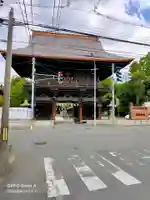 鳥海月山両所宮の山門・神門