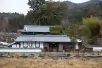 松佑寺の外観
能勢の壮大な自然の中に建立されています。
山門の右側に専用駐車場があります。