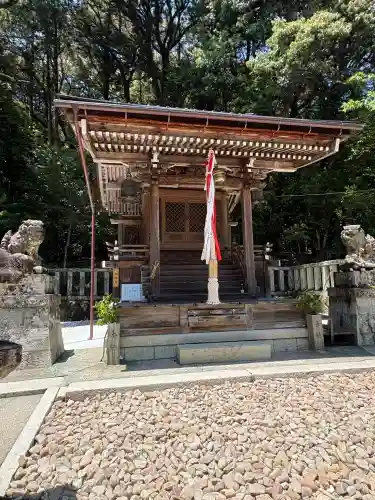天之御中主尊神社の{uncategorized: "未分類", other: "その他", undefined: "問題あり", building: "その他建物", grave: "お墓", sacred_gate: "鳥居", guardian: "狛犬", statue: "像", buddha: "仏像", history: "歴史", nature: "自然", garden: "庭園", animal: "動物", pagoda: "塔", temizu: "手水舎", mountain_gate: "山門・神門", sanctuary: "本殿・本堂", subordinate: "末社・摂社", art: "芸術", scenery: "景色", jizo: "地蔵", ema: "絵馬", goshuin: "御朱印", omikuji: "おみくじ", items: "授与品その他", amulet: "お守り", goshuincho: "御朱印帳", eats: "食事", festival: "お祭り", votive_dance: "神楽", shichigosan: "七五三参", wedding: "結婚式", experience: "体験その他", initially: "初詣", around: "周辺", anti_infection: "感染症対策"}