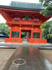 穴八幡宮の山門