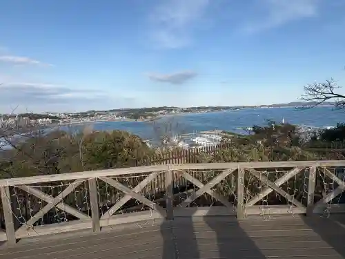 江島神社の{uncategorized: "未分類", other: "その他", undefined: "問題あり", building: "その他建物", grave: "お墓", sacred_gate: "鳥居", guardian: "狛犬", statue: "像", buddha: "仏像", history: "歴史", nature: "自然", garden: "庭園", animal: "動物", pagoda: "塔", temizu: "手水舎", mountain_gate: "山門・神門", sanctuary: "本殿・本堂", subordinate: "末社・摂社", art: "芸術", scenery: "景色", jizo: "地蔵", ema: "絵馬", goshuin: "御朱印", omikuji: "おみくじ", items: "授与品その他", amulet: "お守り", goshuincho: "御朱印帳", eats: "食事", festival: "お祭り", votive_dance: "神楽", shichigosan: "七五三参", wedding: "結婚式", experience: "体験その他", initially: "初詣", around: "周辺", anti_infection: "感染症対策"}