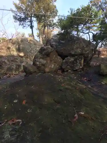 石上布都魂神社の建物その他