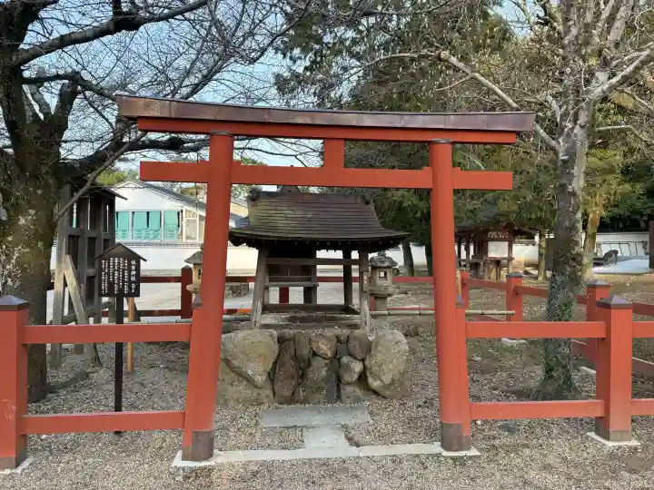 氷室神社の{uncategorized: "未分類", other: "その他", undefined: "問題あり", building: "その他建物", grave: "お墓", sacred_gate: "鳥居", guardian: "狛犬", statue: "像", buddha: "仏像", history: "歴史", nature: "自然", garden: "庭園", animal: "動物", pagoda: "塔", temizu: "手水舎", mountain_gate: "山門・神門", sanctuary: "本殿・本堂", subordinate: "末社・摂社", art: "芸術", scenery: "景色", jizo: "地蔵", ema: "絵馬", goshuin: "御朱印", omikuji: "おみくじ", items: "授与品その他", amulet: "お守り", goshuincho: "御朱印帳", eats: "食事", festival: "お祭り", votive_dance: "神楽", shichigosan: "七五三参", wedding: "結婚式", experience: "体験その他", initially: "初詣", around: "周辺", anti_infection: "感染症対策"}