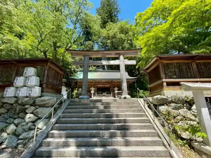 丹生川上神社(下社)の{uncategorized: "未分類", other: "その他", undefined: "問題あり", building: "その他建物", grave: "お墓", sacred_gate: "鳥居", guardian: "狛犬", statue: "像", buddha: "仏像", history: "歴史", nature: "自然", garden: "庭園", animal: "動物", pagoda: "塔", temizu: "手水舎", mountain_gate: "山門・神門", sanctuary: "本殿・本堂", subordinate: "末社・摂社", art: "芸術", scenery: "景色", jizo: "地蔵", ema: "絵馬", goshuin: "御朱印", omikuji: "おみくじ", items: "授与品その他", amulet: "お守り", goshuincho: "御朱印帳", eats: "食事", festival: "お祭り", votive_dance: "神楽", shichigosan: "七五三参", wedding: "結婚式", experience: "体験その他", initially: "初詣", around: "周辺", anti_infection: "感染症対策"}