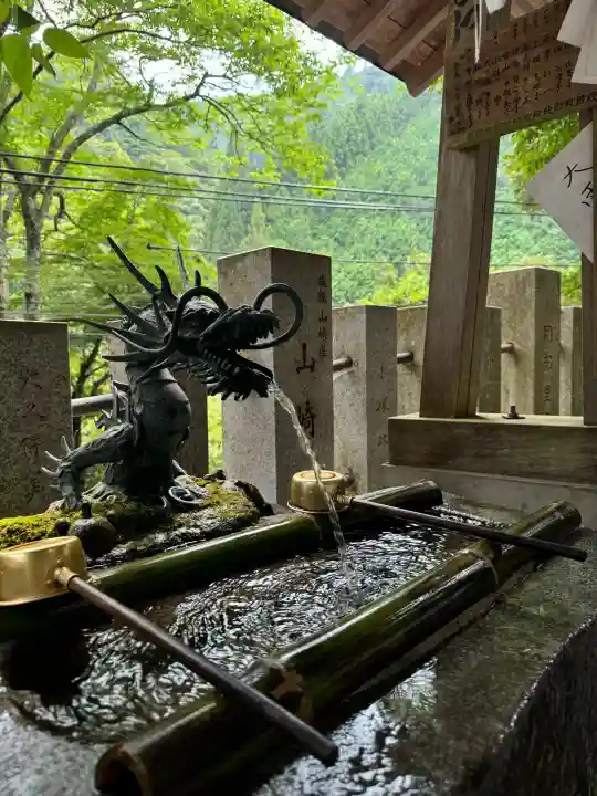 九頭龍神社の{uncategorized: "未分類", other: "その他", undefined: "問題あり", building: "その他建物", grave: "お墓", sacred_gate: "鳥居", guardian: "狛犬", statue: "像", buddha: "仏像", history: "歴史", nature: "自然", garden: "庭園", animal: "動物", pagoda: "塔", temizu: "手水舎", mountain_gate: "山門・神門", sanctuary: "本殿・本堂", subordinate: "末社・摂社", art: "芸術", scenery: "景色", jizo: "地蔵", ema: "絵馬", goshuin: "御朱印", omikuji: "おみくじ", items: "授与品その他", amulet: "お守り", goshuincho: "御朱印帳", eats: "食事", festival: "お祭り", votive_dance: "神楽", shichigosan: "七五三参", wedding: "結婚式", experience: "体験その他", initially: "初詣", around: "周辺", anti_infection: "感染症対策"}