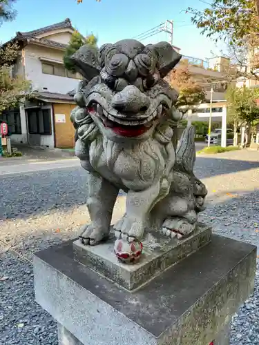 導きの社 熊野町熊野神社(くまくま神社)の狛犬